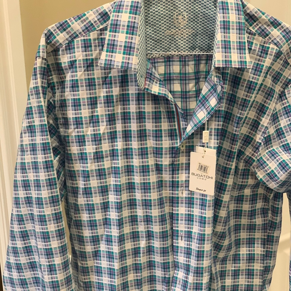 Never worn men’s shaped fit button-down Bugatchi